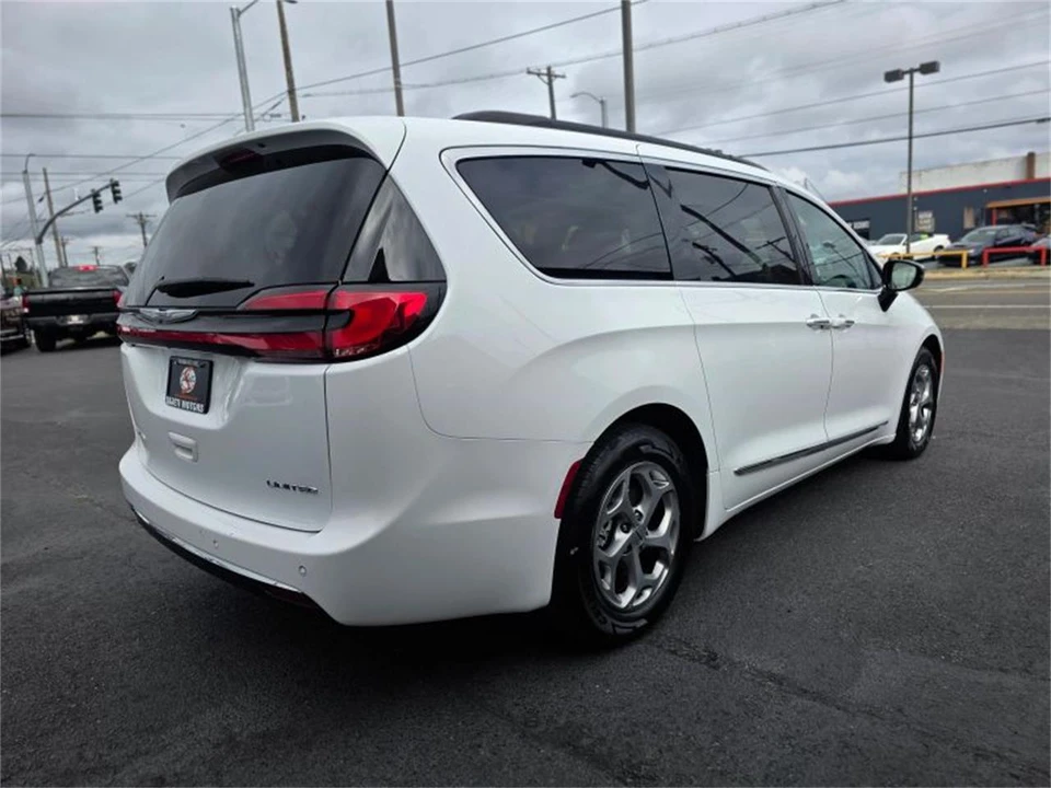 2023 Chrysler Town & Country - Image 5 of 20