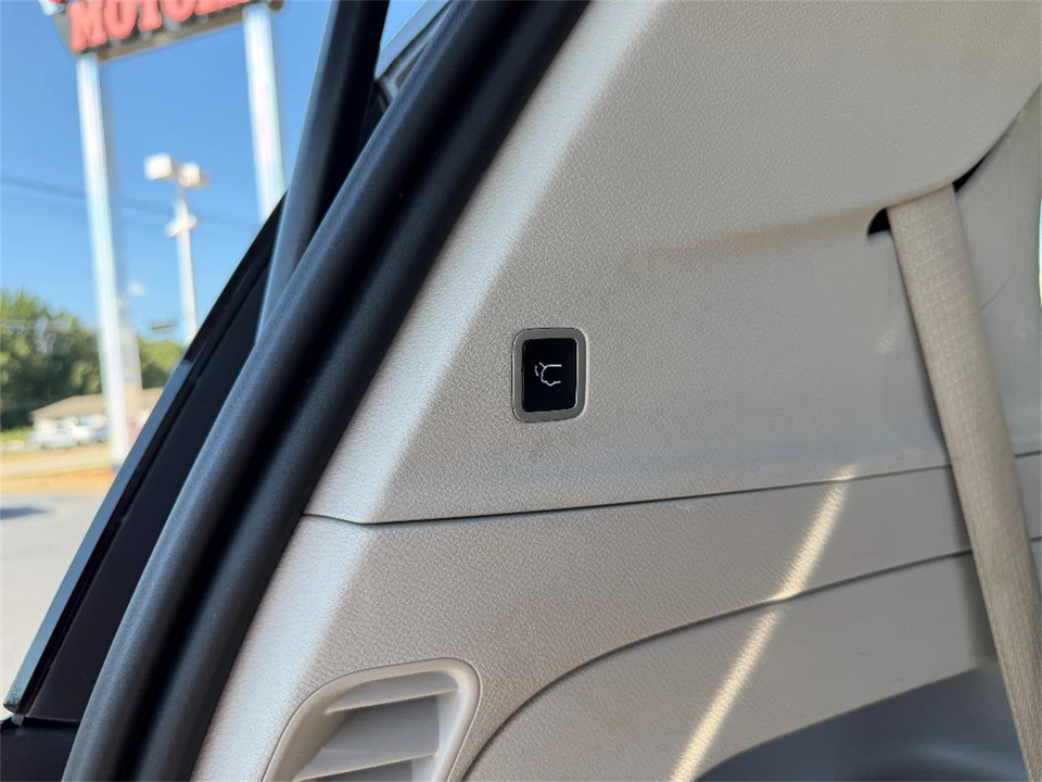 2023 Chrysler Town & Country - Image 13 of 31