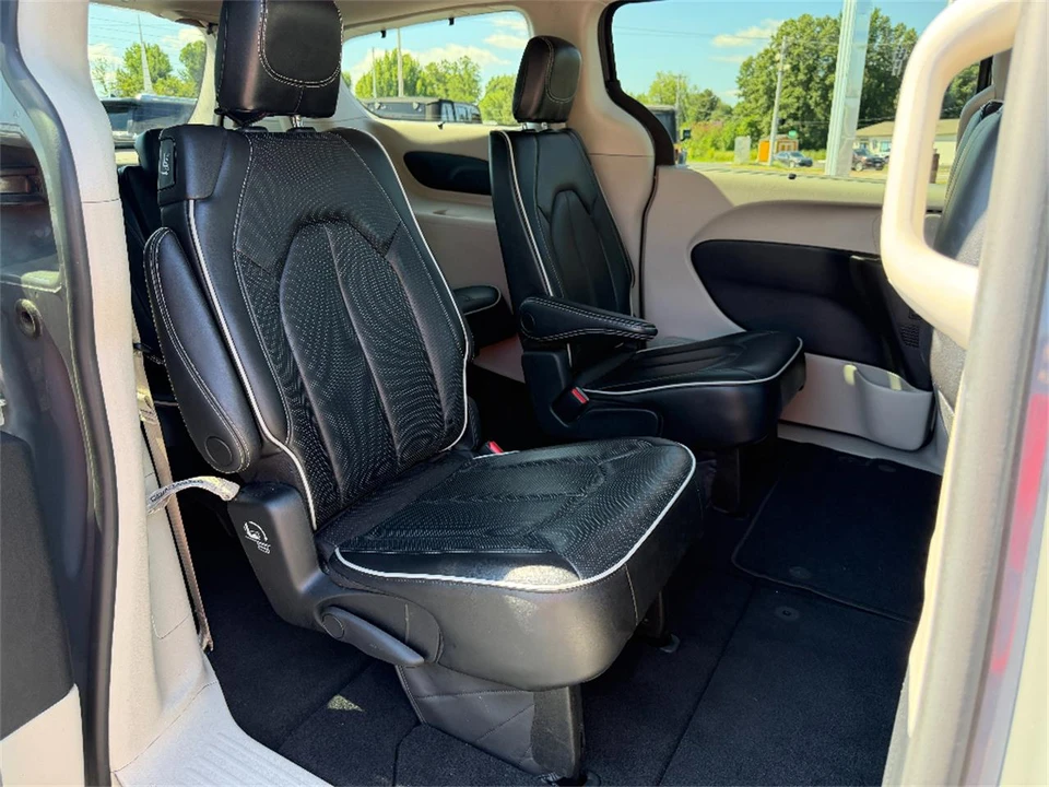 2023 Chrysler Town & Country - Image 15 of 31