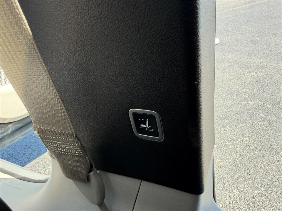 2023 Chrysler Town & Country - Image 21 of 31