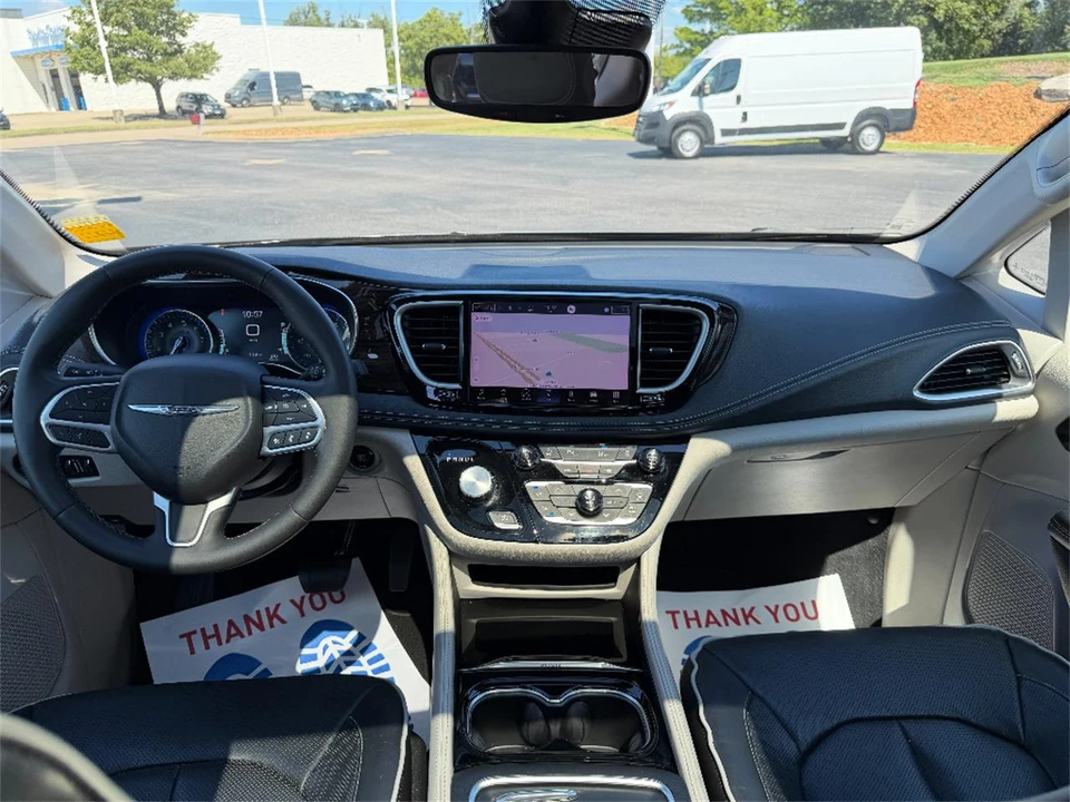 2023 Chrysler Town & Country - Image 27 of 31