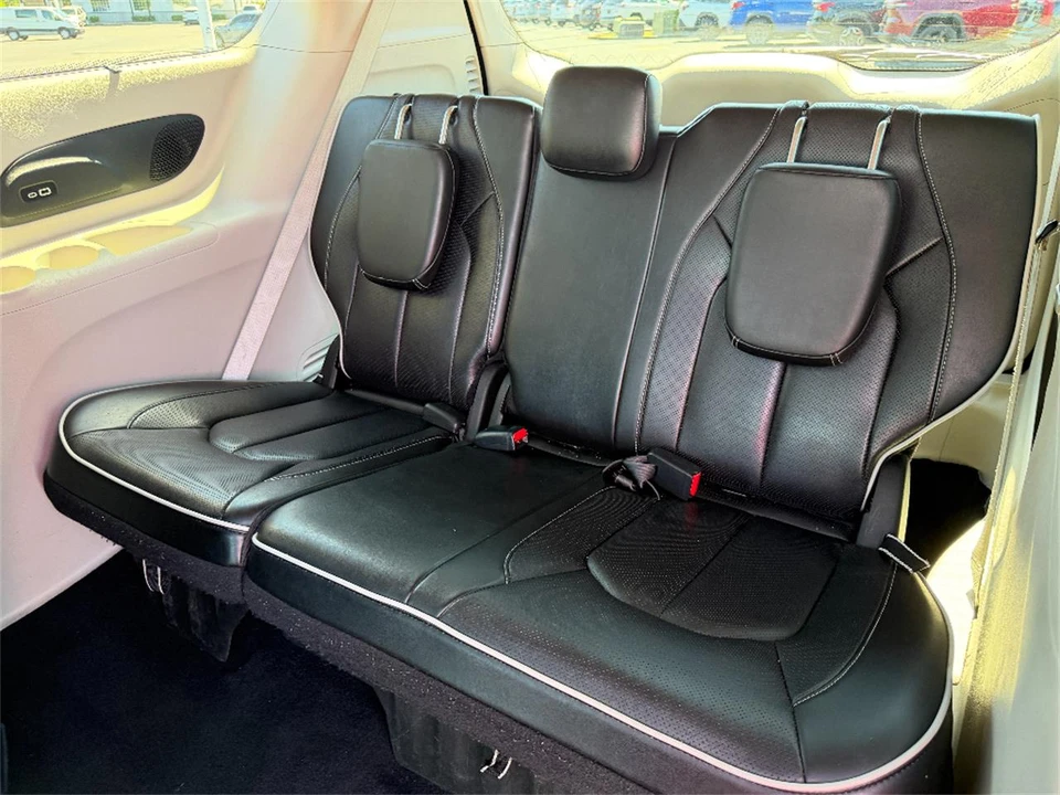 2023 Chrysler Town & Country - Image 23 of 31