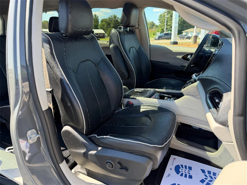 2023 Chrysler Town & Country - Image 17 of 31
