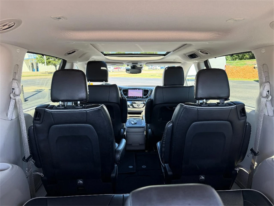 2023 Chrysler Town & Country - Image 14 of 31