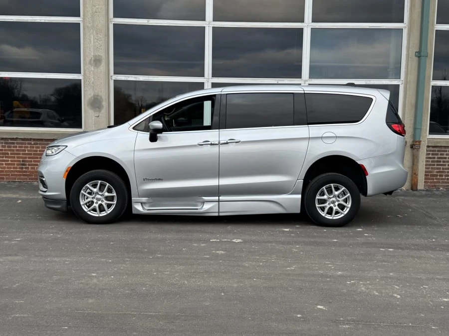 2023 Chrysler - Image 2 of 14