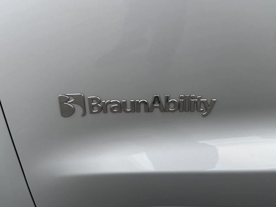 2023 Chrysler - Image 4 of 14