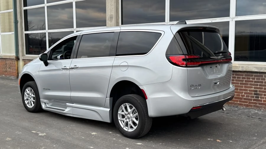 2023 Chrysler - Image 3 of 14