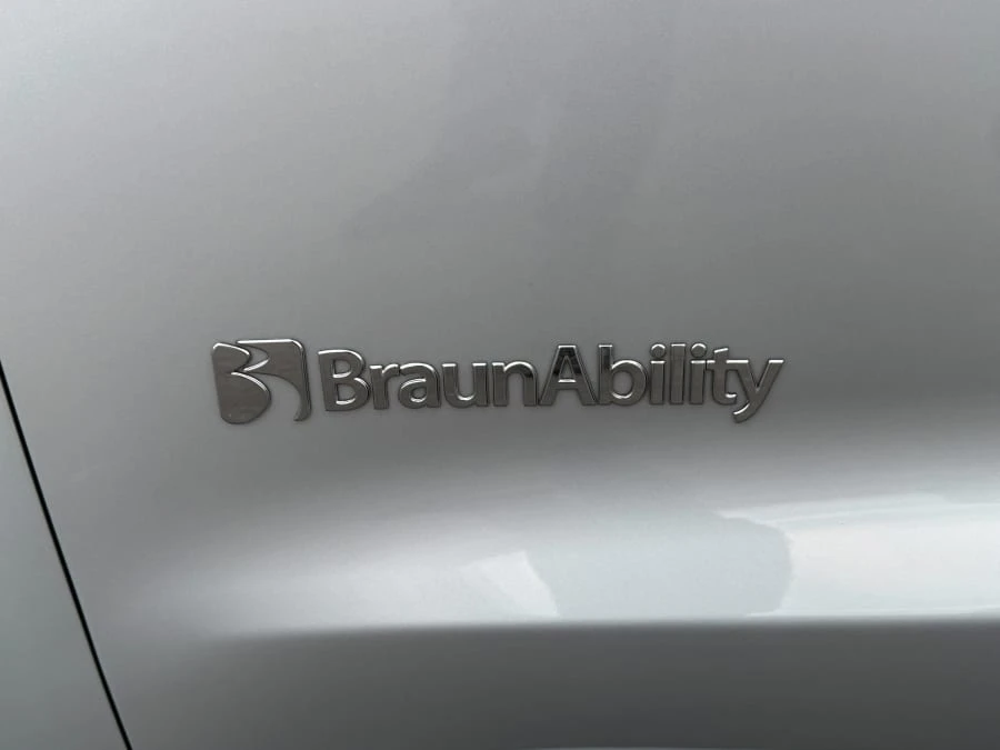 2023 Chrysler - Image 4 of 14