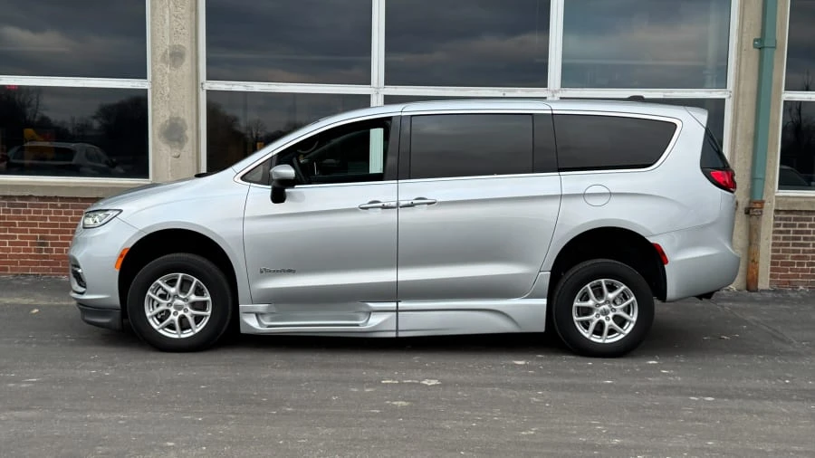 2023 Chrysler - Image 3 of 14