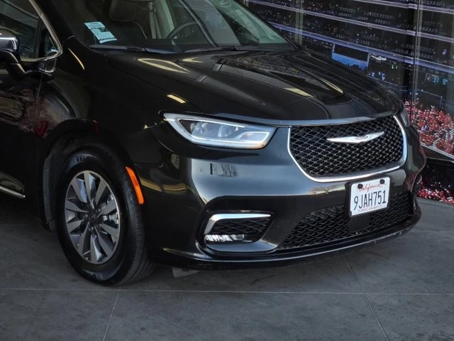 2023 Chrysler - Image 2 of 21