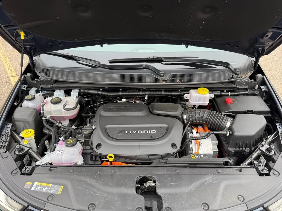 2023 Chrysler - Image 2 of 11