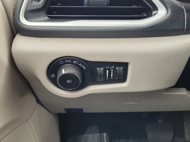 2023 Chrysler - Image 18 of 21