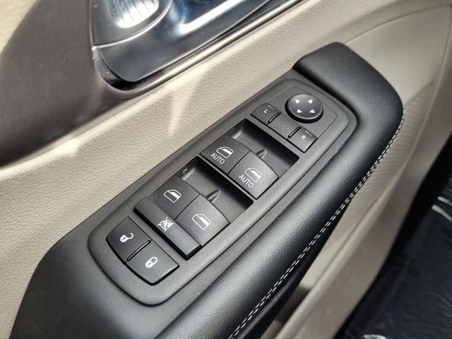 2023 Chrysler - Image 17 of 21