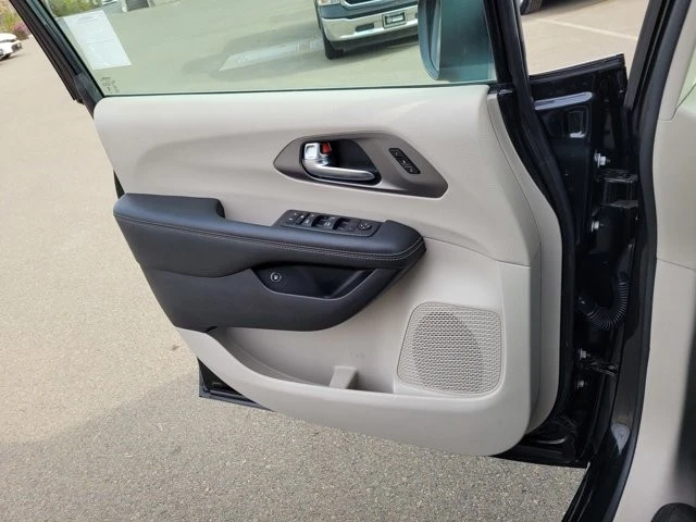 2023 Chrysler - Image 16 of 21