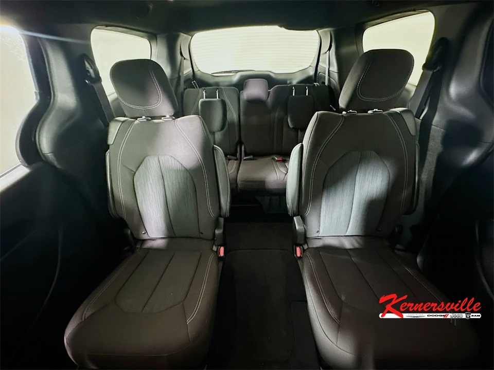 2023 Chrysler - Image 13 of 21
