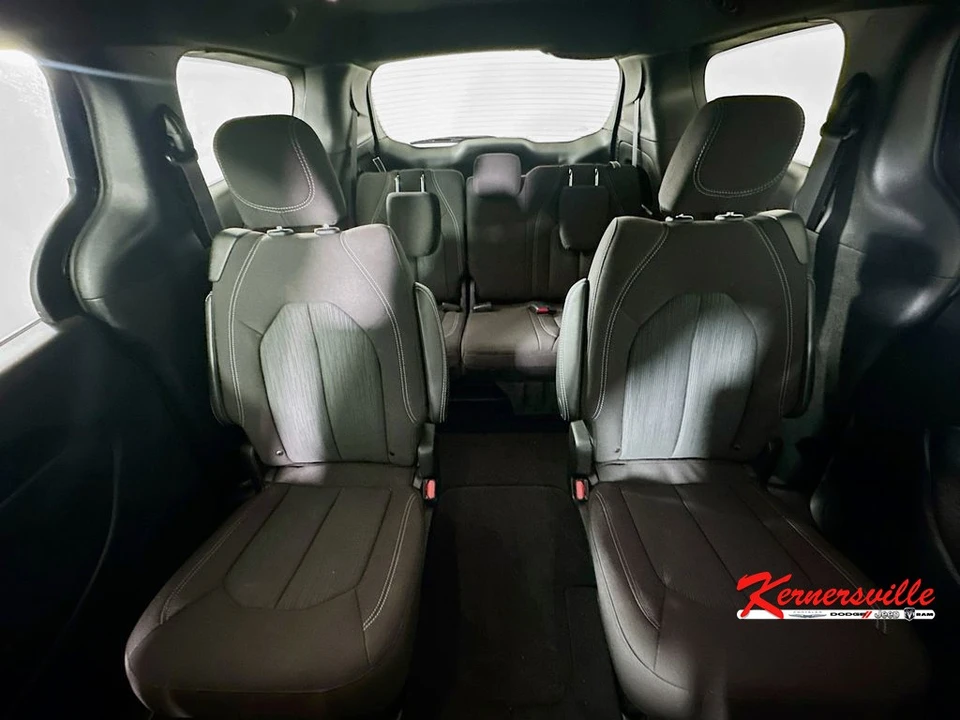 2023 Chrysler - Image 13 of 21