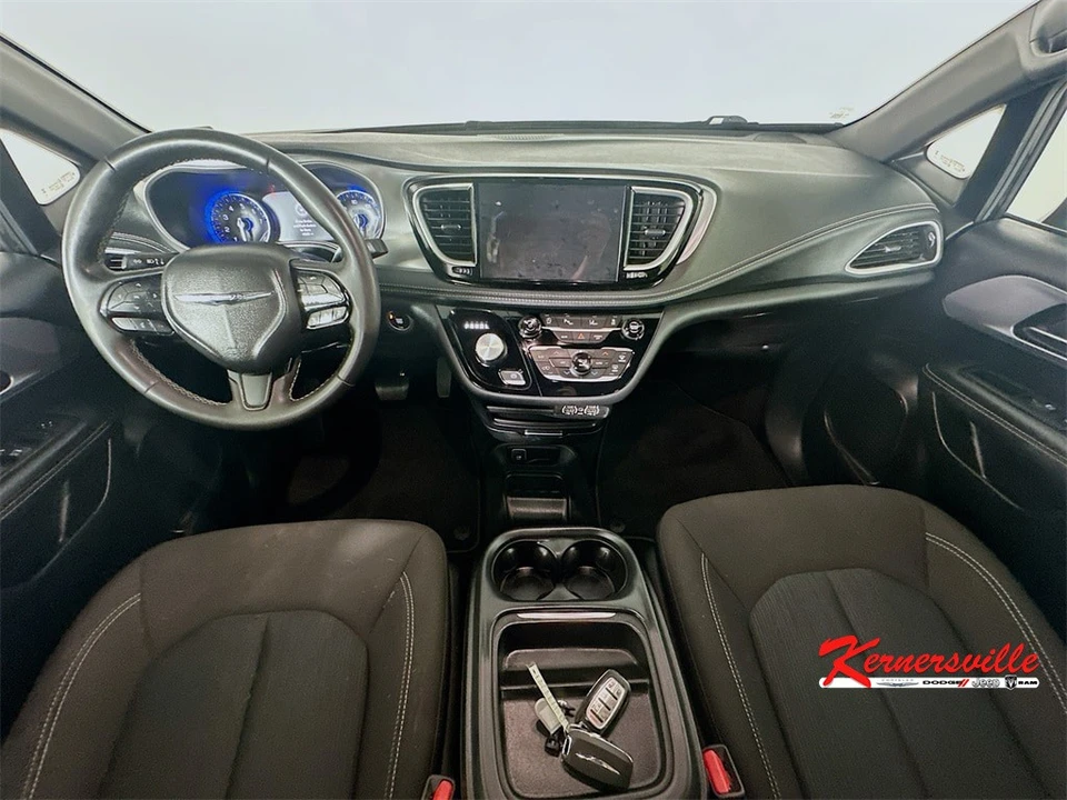 2023 Chrysler - Image 10 of 12