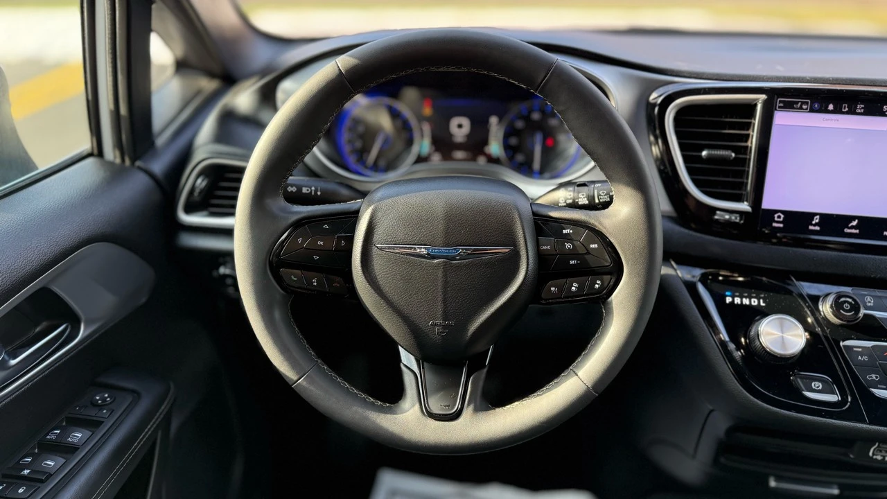 2023 Chrysler - Image 14 of 21