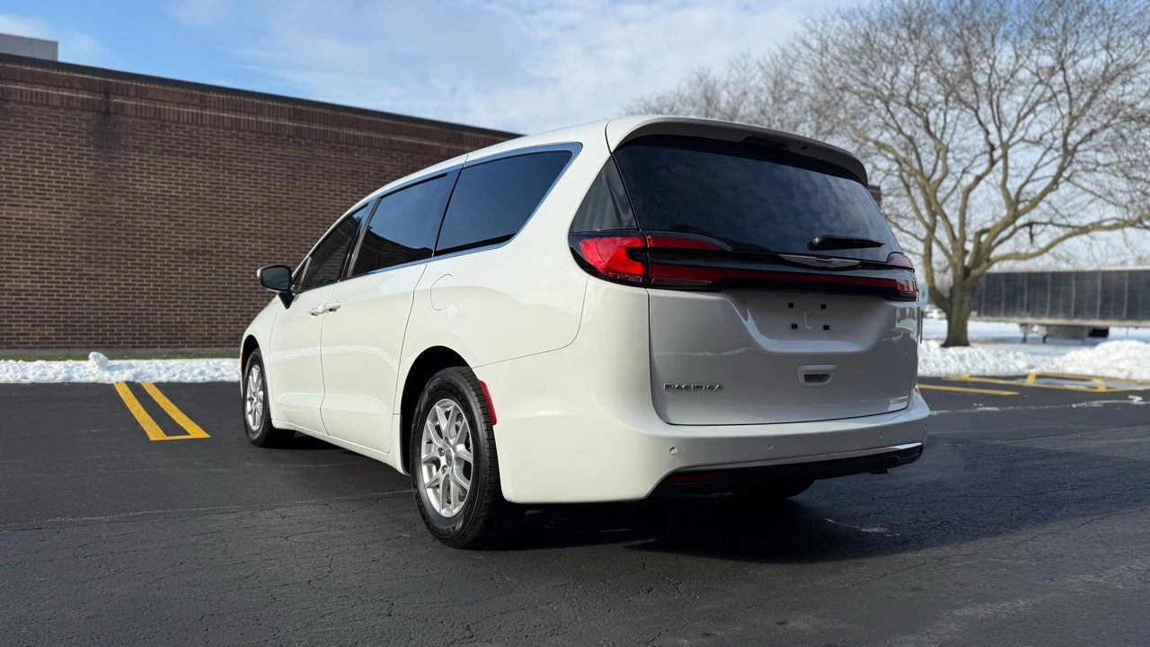 2023 Chrysler - Image 5 of 21