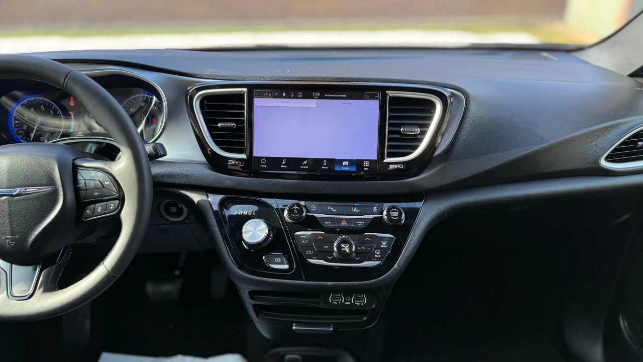 2023 Chrysler - Image 17 of 21