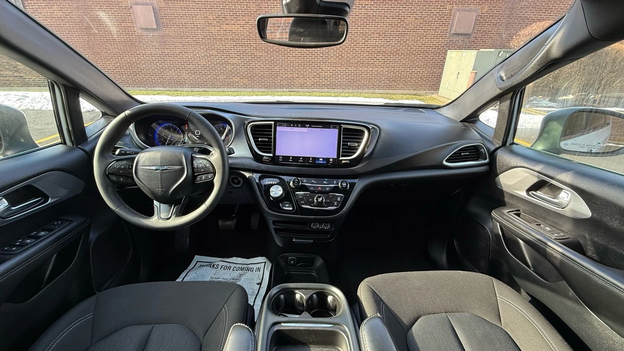 2023 Chrysler - Image 16 of 21