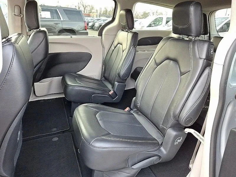 2023 Chrysler - Image 11 of 12