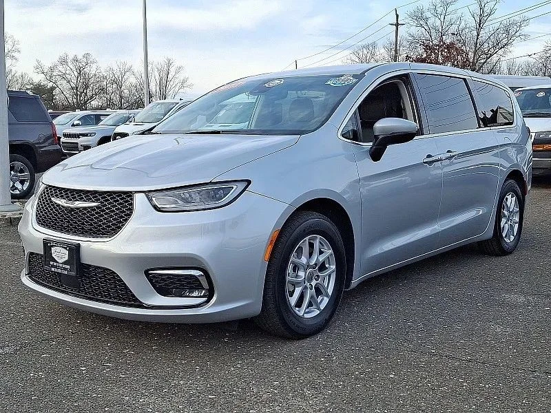 2023 Chrysler - Image 4 of 12