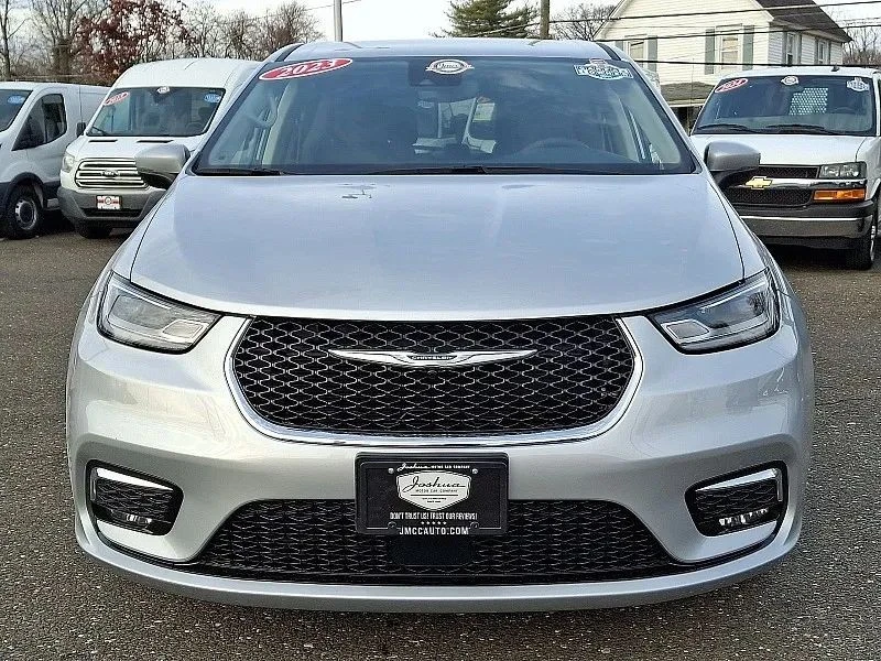 2023 Chrysler - Image 3 of 12