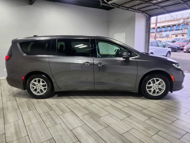 2023 Chrysler - Image 6 of 12