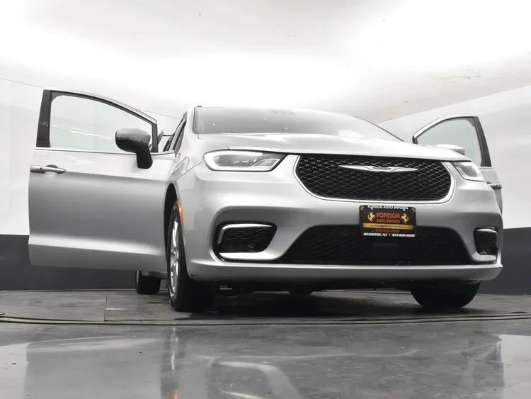 2023 Chrysler - Image 11 of 12