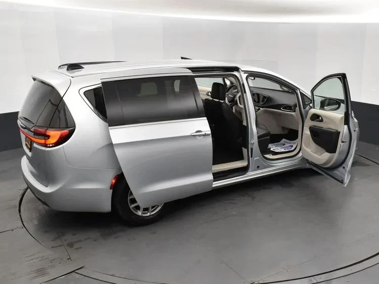 2023 Chrysler - Image 6 of 12