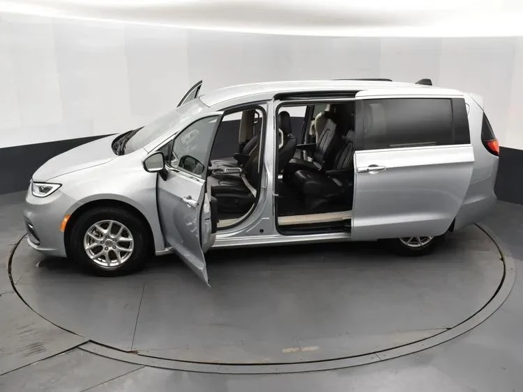 2023 Chrysler - Image 7 of 12
