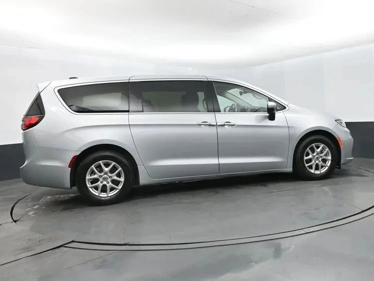 2023 Chrysler - Image 4 of 12
