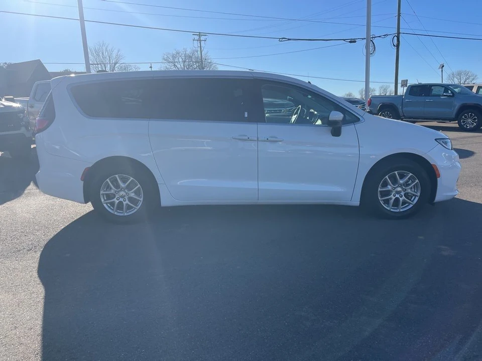 2023 Chrysler - Image 6 of 12