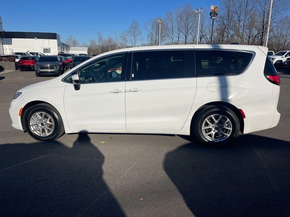 2023 Chrysler - Image 2 of 21