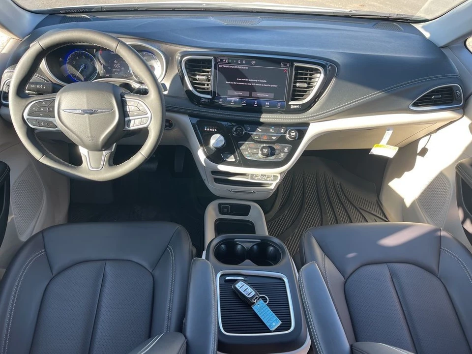 2023 Chrysler - Image 17 of 21
