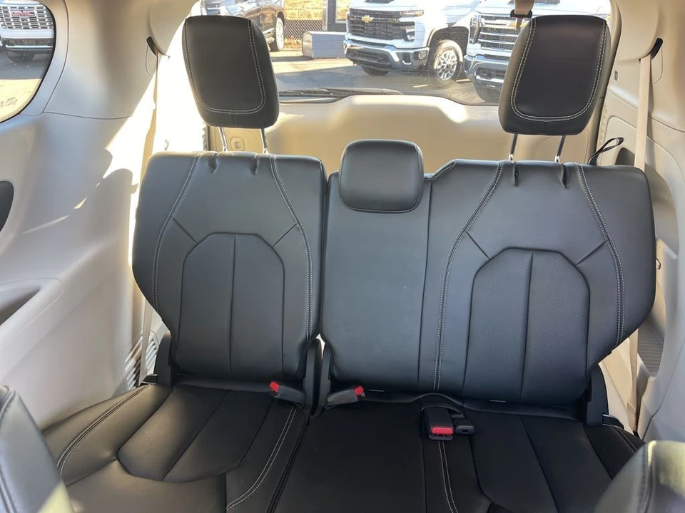 2023 Chrysler - Image 14 of 21
