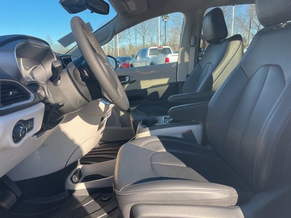 2023 Chrysler - Image 11 of 21