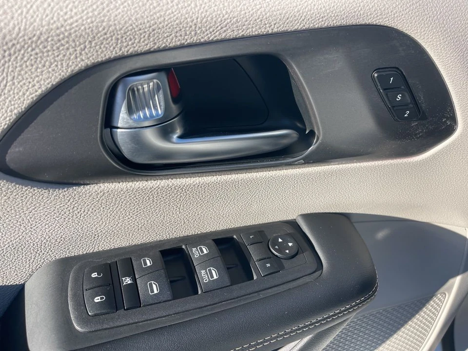 2023 Chrysler - Image 10 of 21
