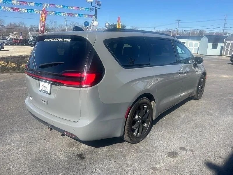 2023 Chrysler - Image 3 of 12