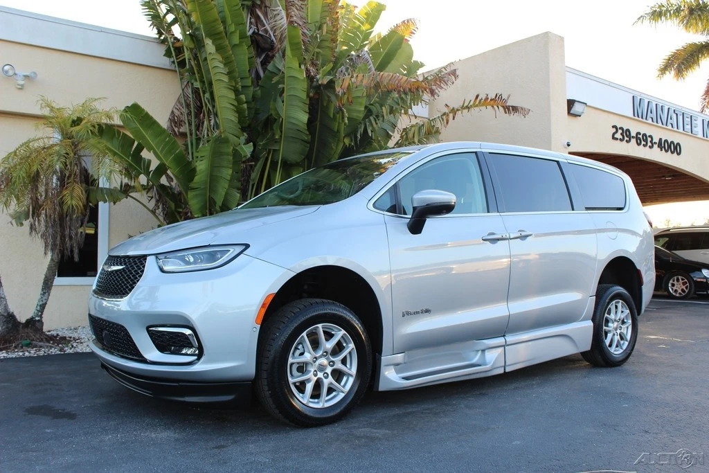 2023 Chrysler - Image 6 of 12