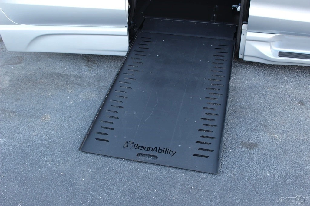2023 Chrysler - Image 11 of 12