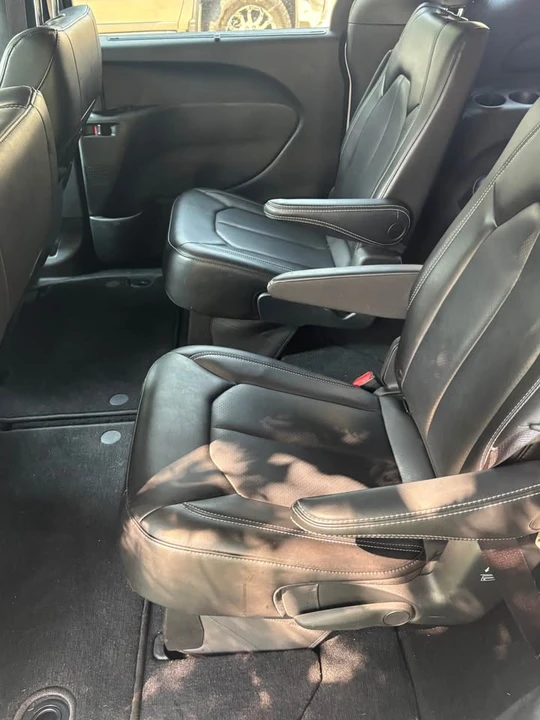2023 Chrysler Town & Country - Image 4 of 7