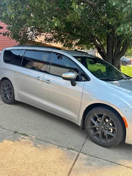 2023 Chrysler Pacifica Touring L Minivan 4D
