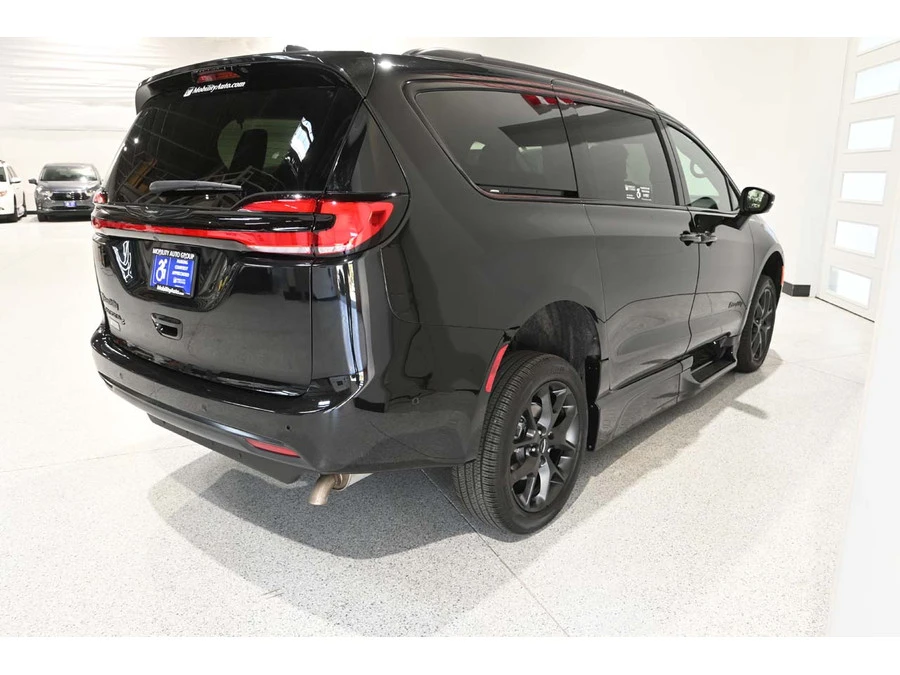 2023 Chrysler - Image 6 of 12