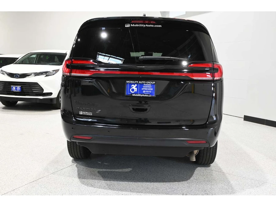 2023 Chrysler - Image 7 of 12