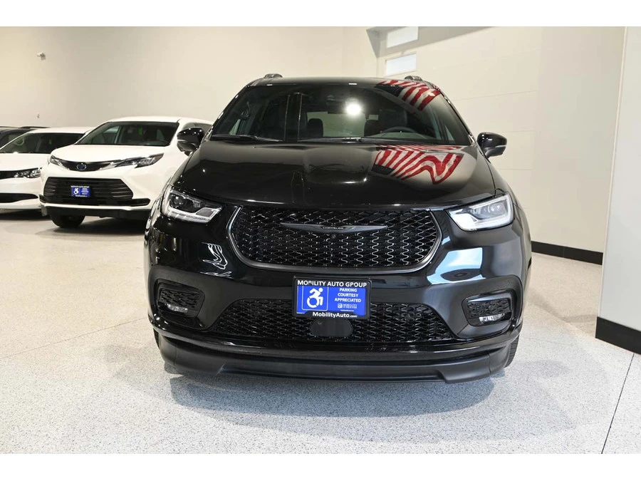 2023 Chrysler - Image 4 of 12