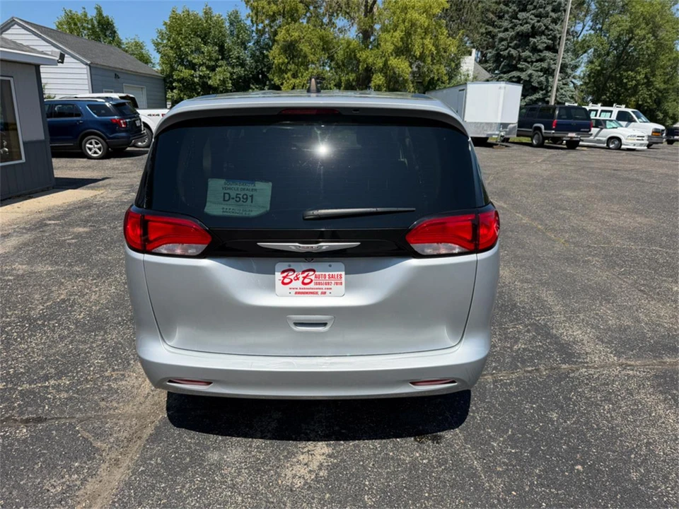 2023 Chrysler Town & Country - Image 11 of 31