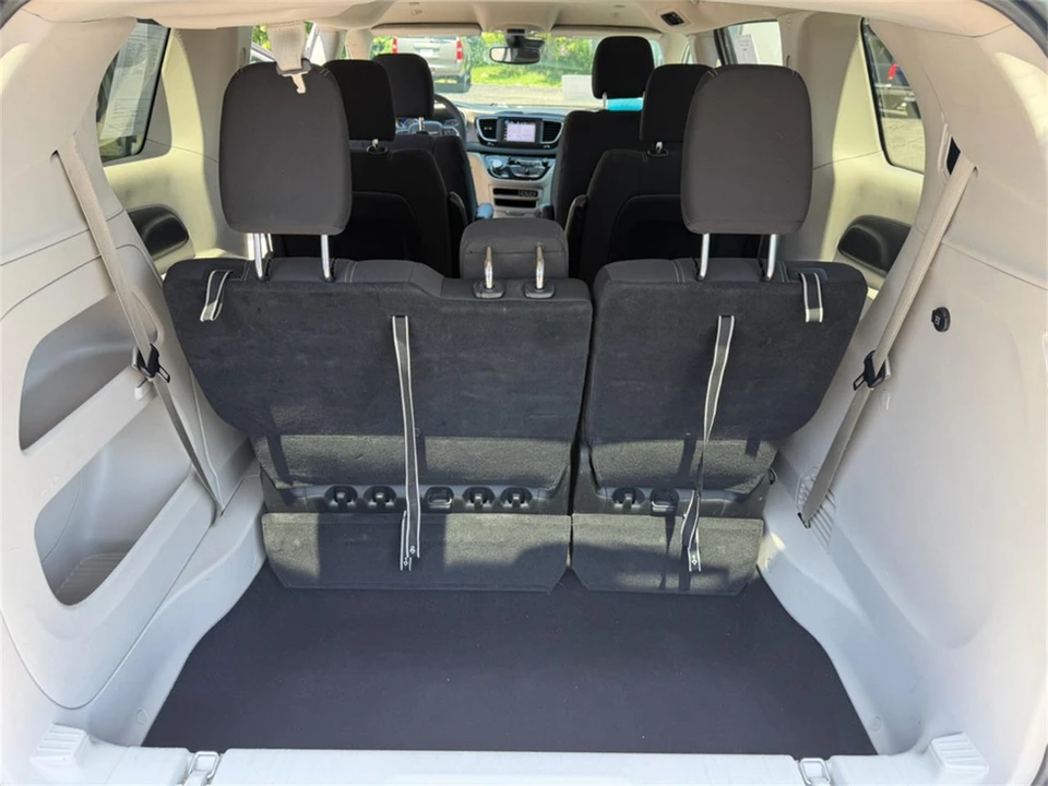 2023 Chrysler Town & Country - Image 30 of 31
