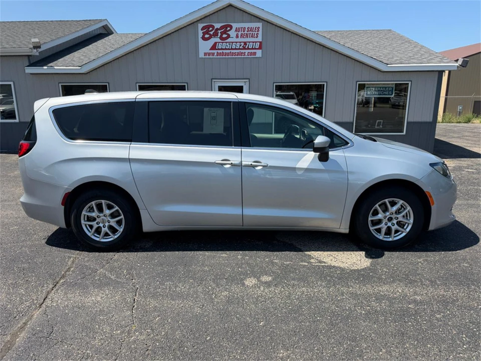 2023 Chrysler Town & Country - Image 13 of 31